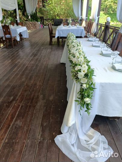 Живые цветы на свадебный стол