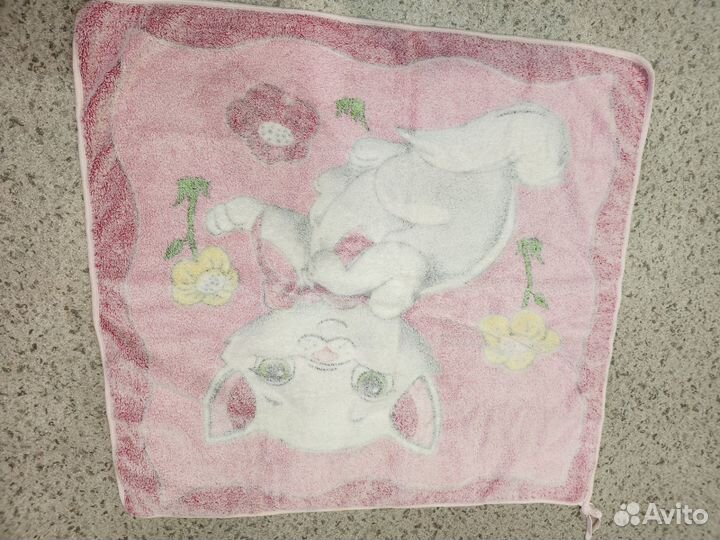 Пакетом 3одеяла 1 подушка 1 постилка под коляску