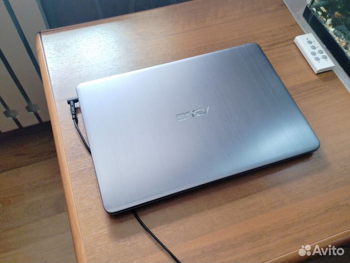Ноутбук asus vivobook