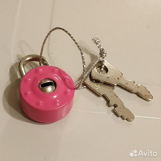 Навесной мини замок с ключом