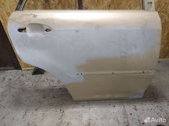 Дверь задняя Toyota Harrier 2003-2013