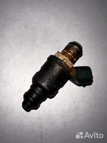 Форсунка топливная Skoda Octavia A4 037906031AL