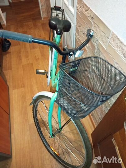 Продаю велосипед городской с багажником, корзиной