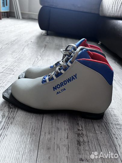 Лыжные ботинки