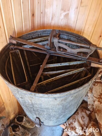 Медогонка 4 рамочная бу