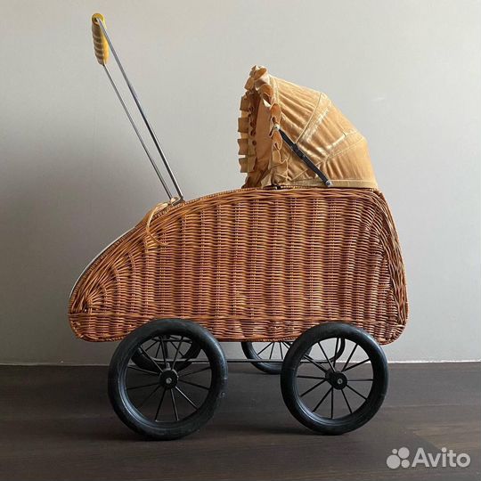 Кукольная коляска