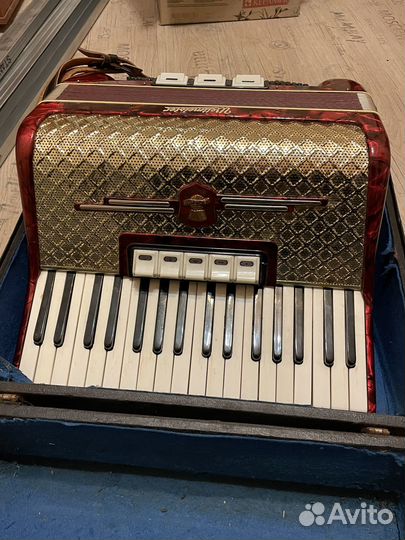 Продам аккордеон «Weltmeister Feistival» 1957 год