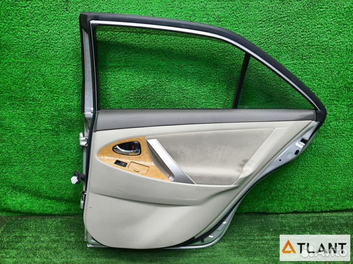 Дверь боковая задний правый toyota camry