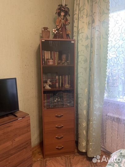 Книжный шкаф