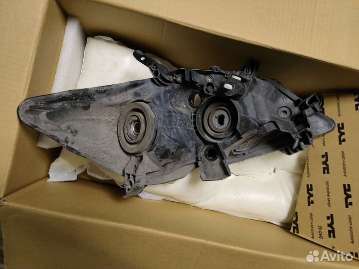 Фара Toyota auris 2012