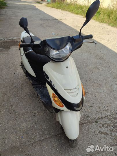 Продаю скутер 50 кубов