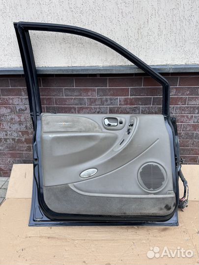 Дверь передня левая, правая chrysler voyager