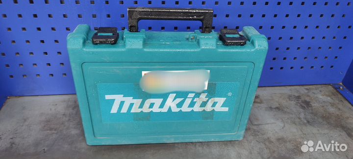 Перфоратор Makita HR2470