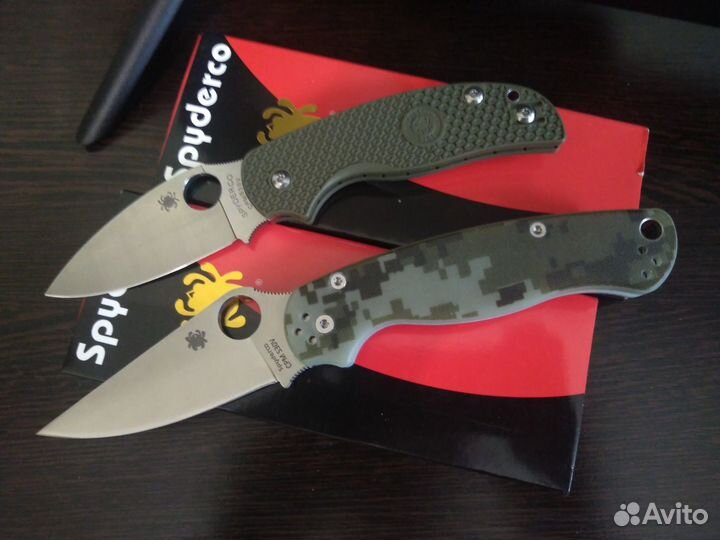 Две отличные реплики складных ножей Spyderco