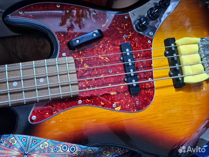 Упор для Fender Jazz Bass