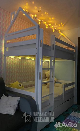 Двухъярусная кровать