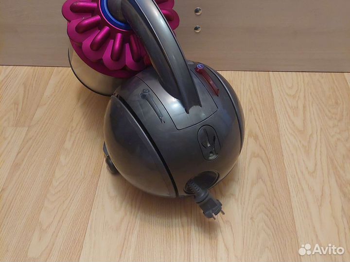 Пылесос Dyson DC30, DC37