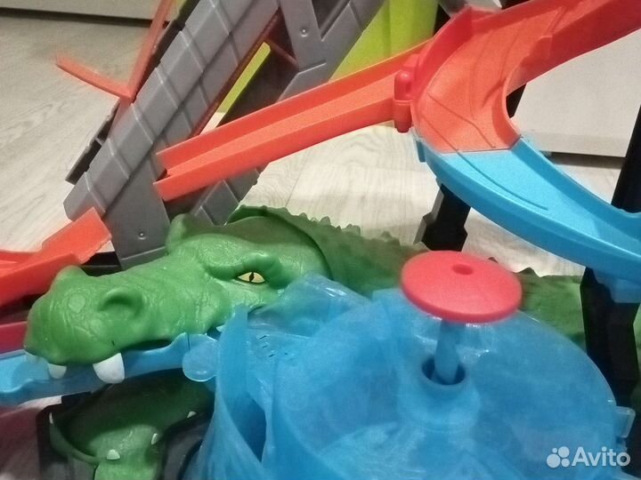 Трек хот вилс автомойка с крокодилом