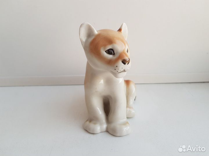 Фарфоровая статуэтка СССР лев,львенок сидячий лфз