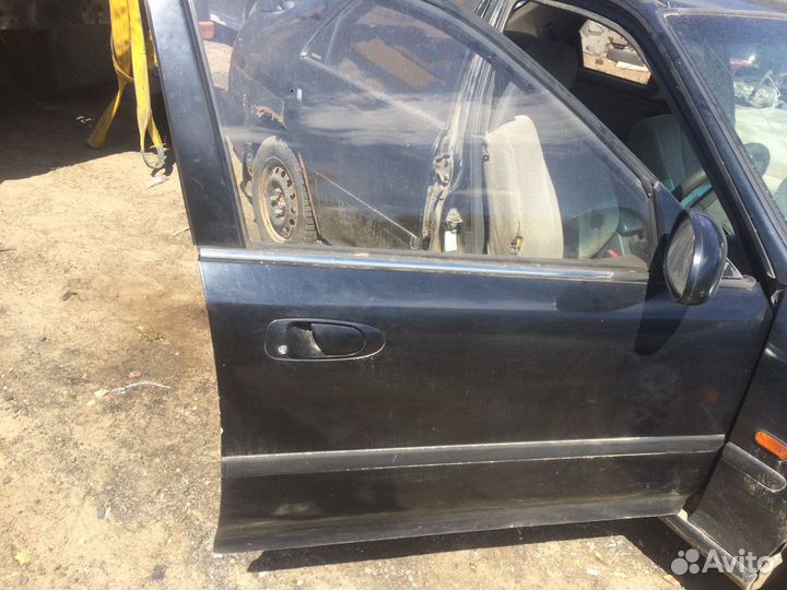 Дверь передняя правая Honda Civic 1992г