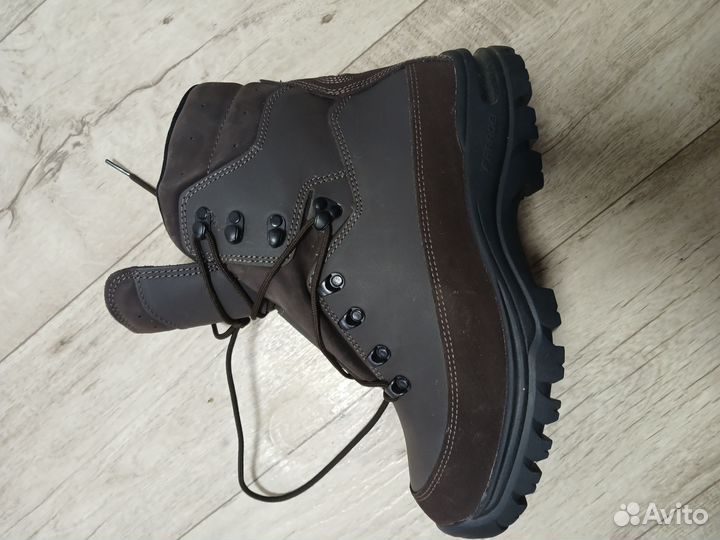 Берцы, ботинки зимние фарадей 42 размер новые