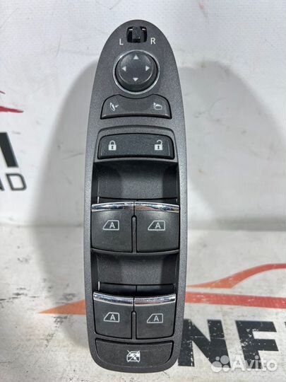 Блок кнопок стеклоподъёмника Nissan Patrol Y62