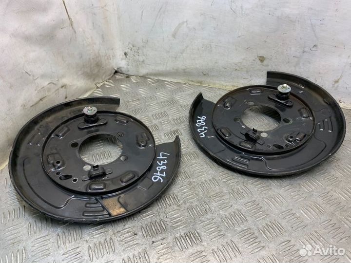 Щит опорный задний Toyota Highlander GSU55 2grfe