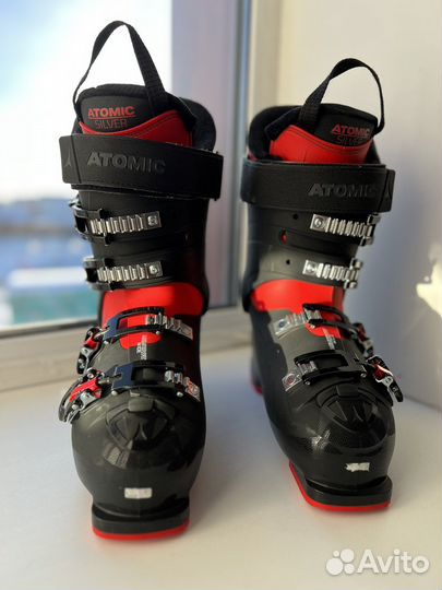 Горнолыжные ботинки atomic