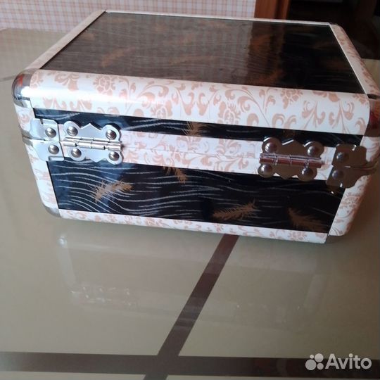 Шкатулка чемоданчик для украшений