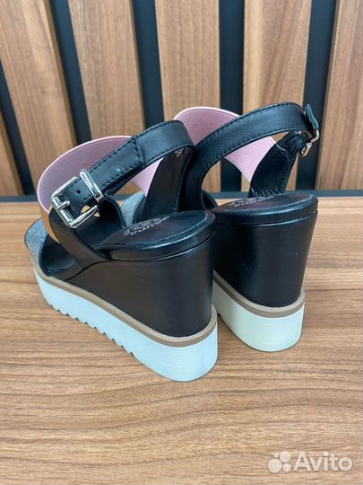 Босоножки женские