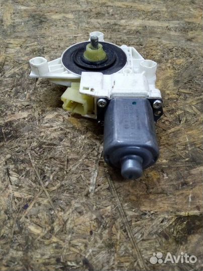 Мотор стеклоподъемника передний левый