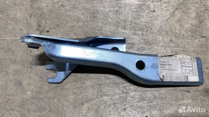 Петля капота лев, VW polo, 6R0823301B