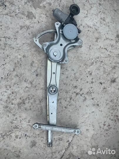 Обшивка водительской двери на Toyota auris