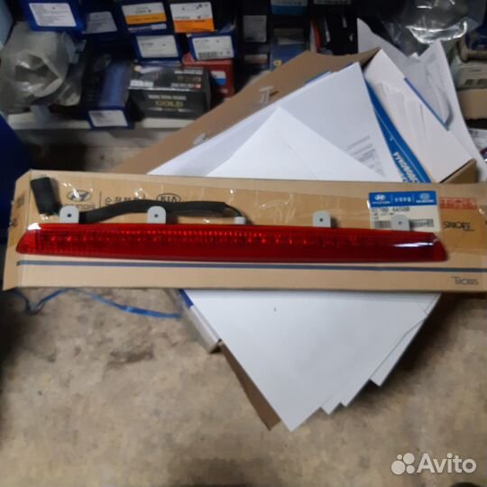 Стоп сигнал в спойлер Hyundai Starex 927004A500