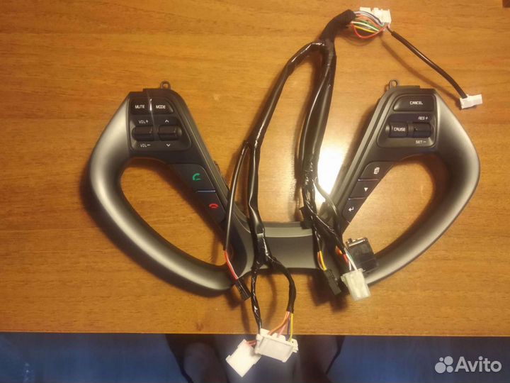 Рамка с кнопками круиз контроль на Кия Рио 3