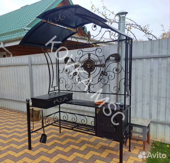 Мангал с крышей