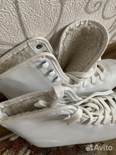 Коньки фигурные утепленные стелька 26 си