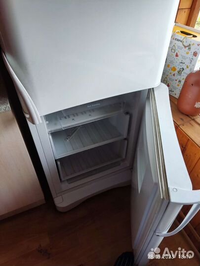 Холодильник indesit