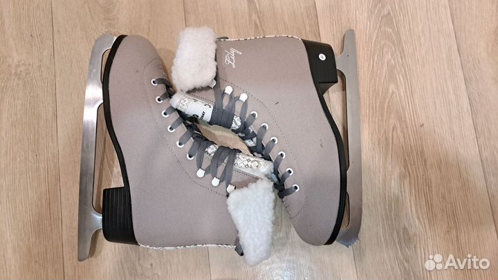 Коньки фигурные, 42 размер, на стопу 26.5