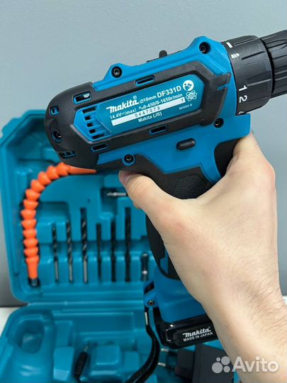 Шуруповерт makita 14v + набор новые