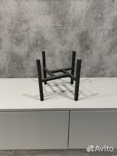 Подставка для цветов металлическая