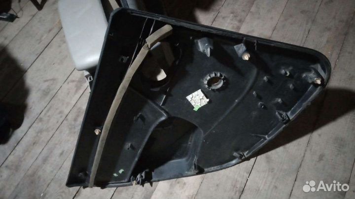 Renault logan 1 обшивка двери задняя правая