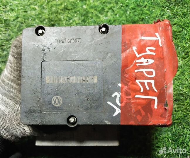 Блок ABS на Volkswagen Touareg (GP) I