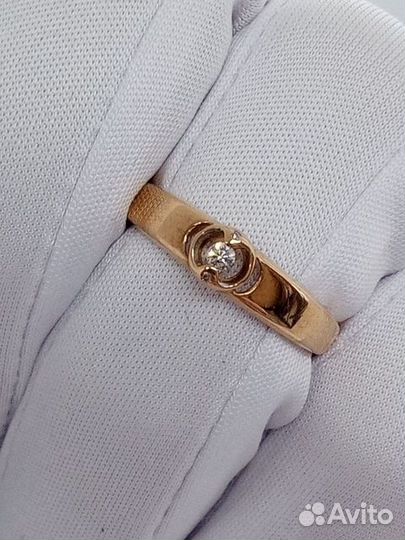 Золотое кольцо с бриллиантом 17р
