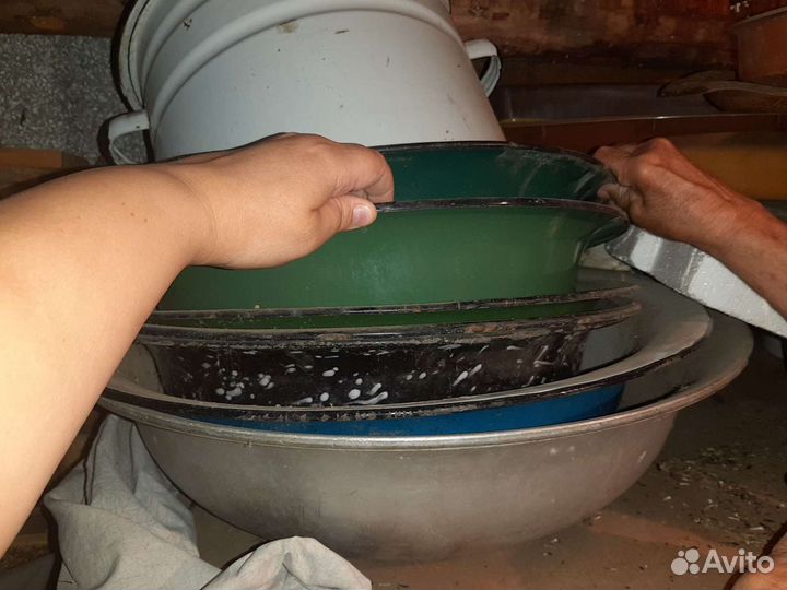 Тазы и кастрюли большие