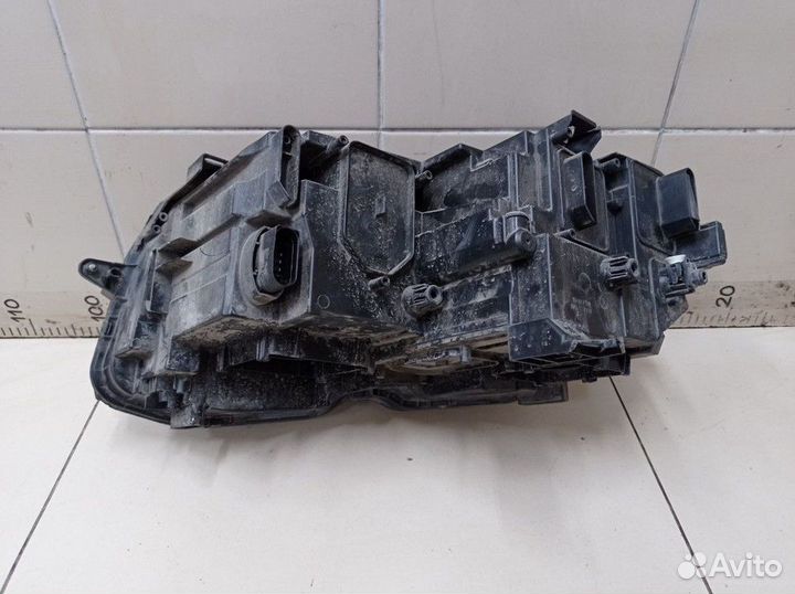 Фара передняя правая Volkswagen Tiguan