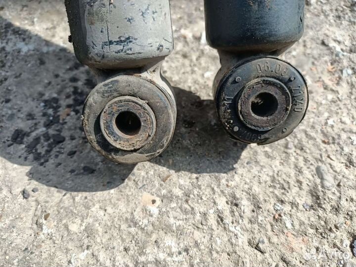 Задний амортизатор Mercedes Benz W208