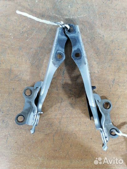 Петля капота Toyota Prius NHW20 1nzfxe 2004