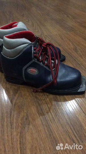 Лыжные ботинки детские 33 размер