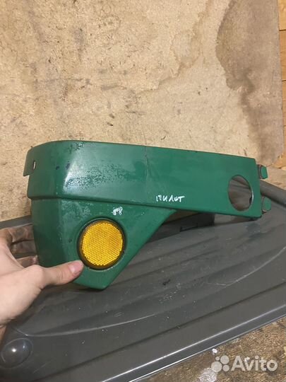 Пластик бензобака левый Зид Пилот